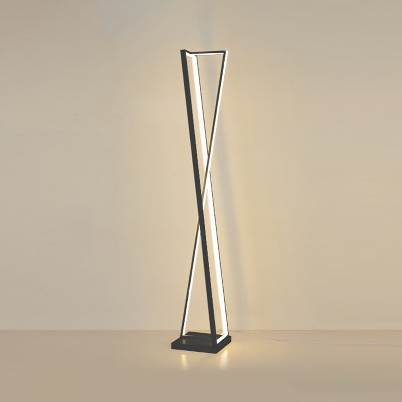 Edge Linear Triangle Floor Lamp by Las Sola