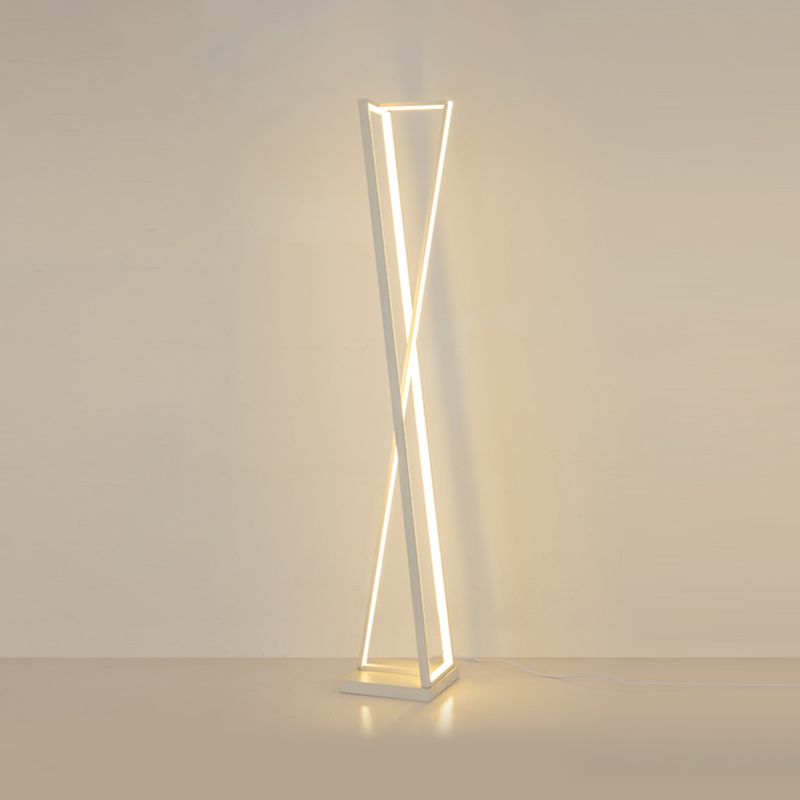 Las Sola Edge Linear Floor Lamp - Modern triangle lighting.