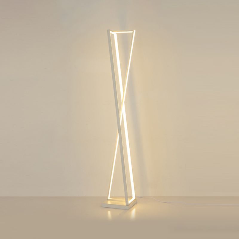 Las Sola Edge Linear Floor Lamp - Modern triangle lighting.