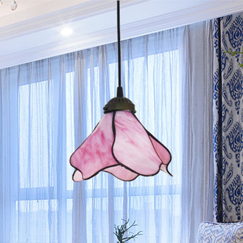 Félicie Flower Resin Pendant Light in Living Room