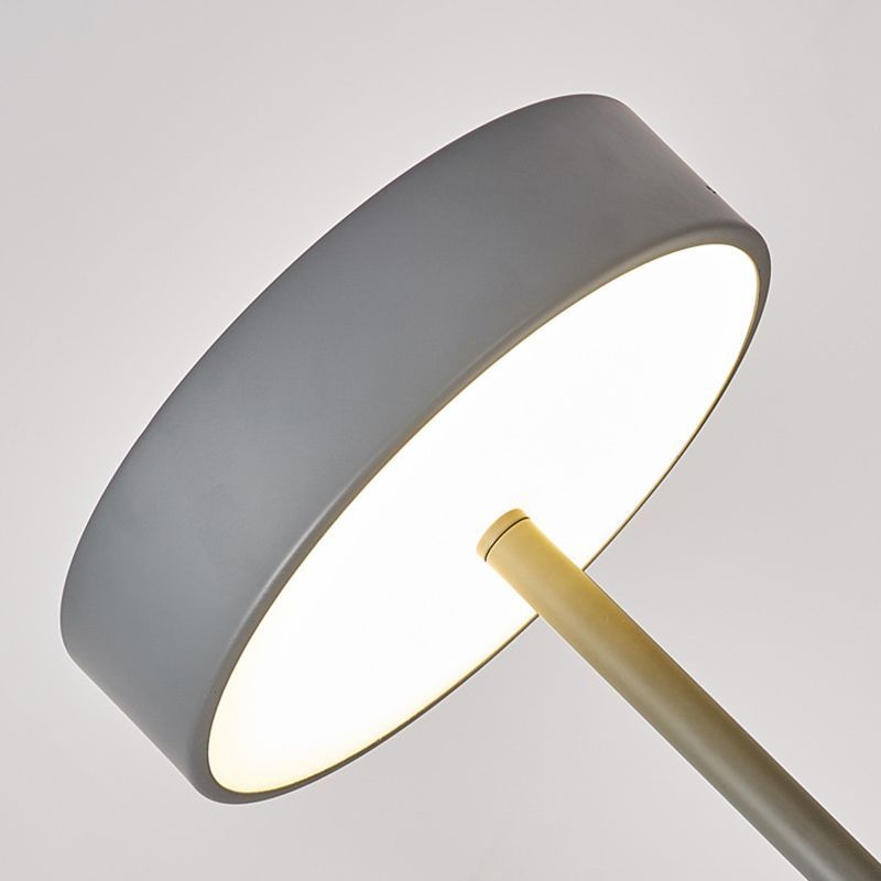 Las Sola Edge Floor Lamp - Grey Modern Lighting