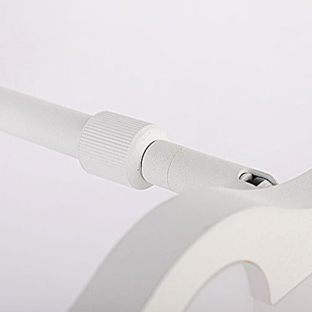 Leigh wall lamp: Adjustable metal arm detail