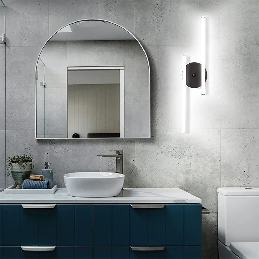 Modern bathroom with Edge double linear wall lamp
