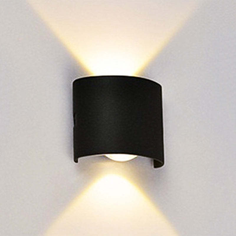 Black metal Orr outdoor wall lamp, modern lighting effect