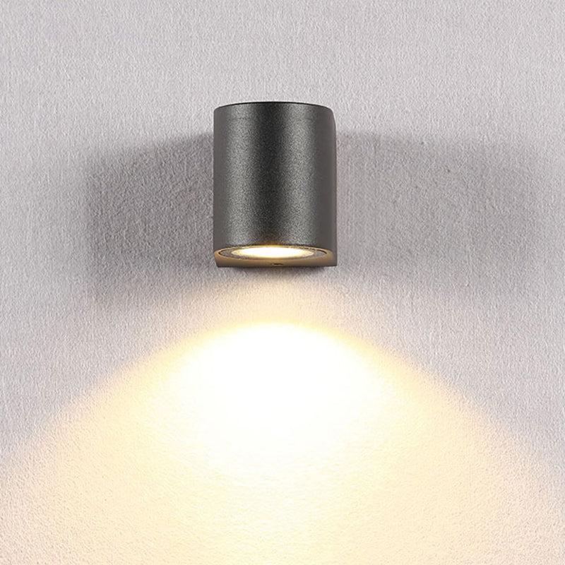 Orr minimalist outdoor wall lamp. Las Sola lighting.