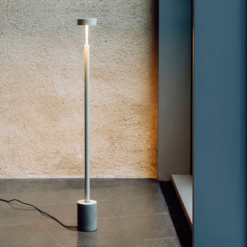 Las Sola Edge Floor Lamp. Modern minimalist bedroom lighting.