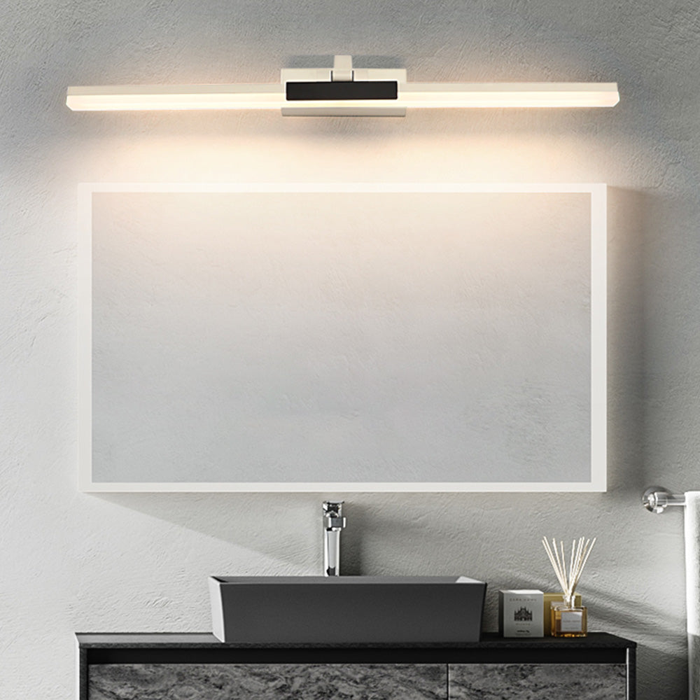 Modern bathroom with Edge vanity wall lamp and mirror