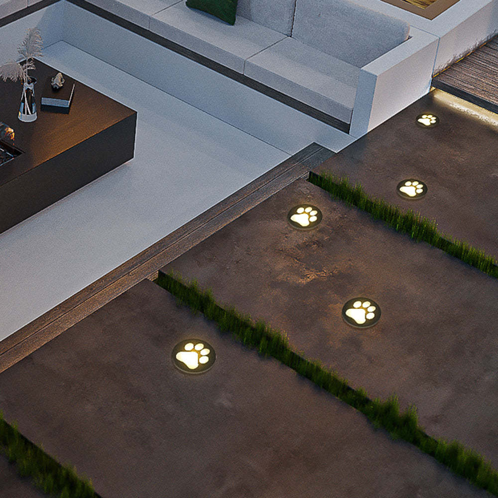 Modern garden with Minori cat paw lights