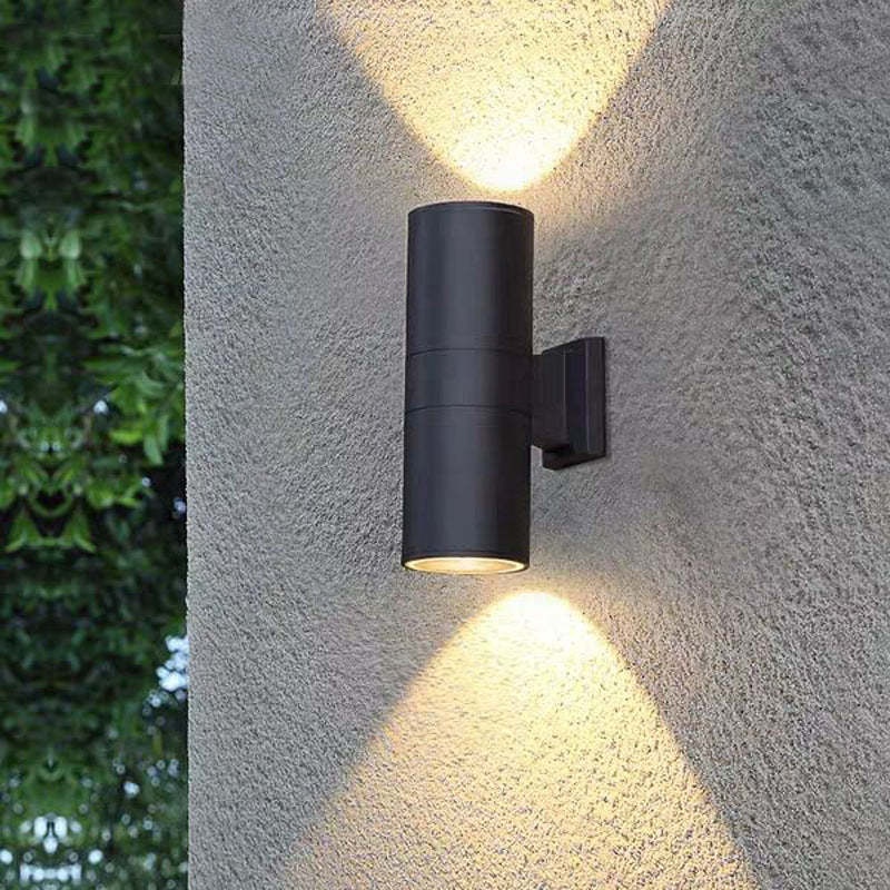 Orr outdoor wall lamp, double-headed, emits warm light