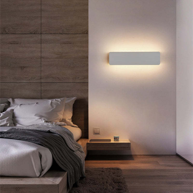 Orr LED Wall Lamp in modern bedroom, Las Sola