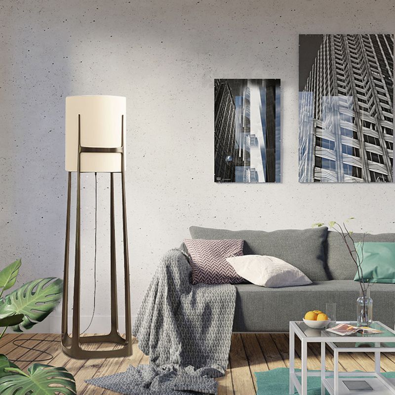 Eryn floor lamp: minimalist metal & fabric lighting solution.
