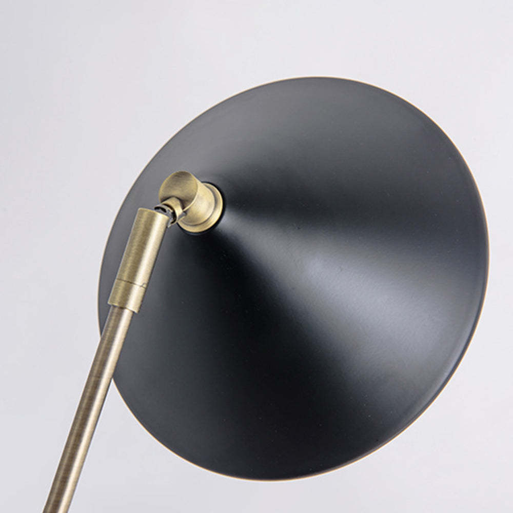 Carins floor lamp: Close up of the lampshade and arm