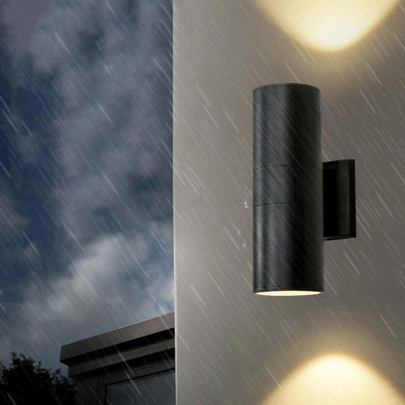 Orr Outdoor Wall Lamp in Rain, Weatherproof Lighting