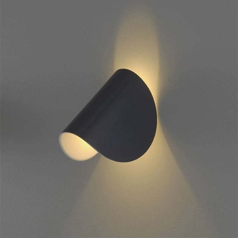 Eveline Wall Lamp emitting warm light, metal design