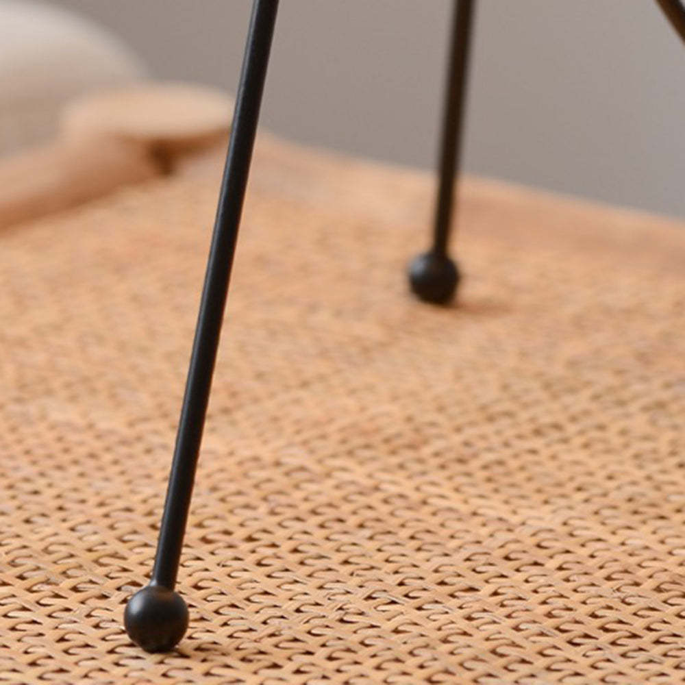 Black metal legs of Renée floor lamp, detail