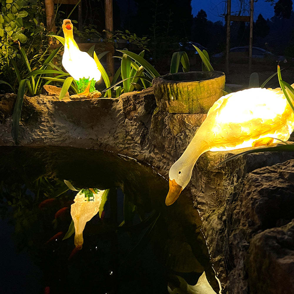 Modern Decorative Lamp Goose Shaped Resin Solar Garden Ground Light | Las Sola