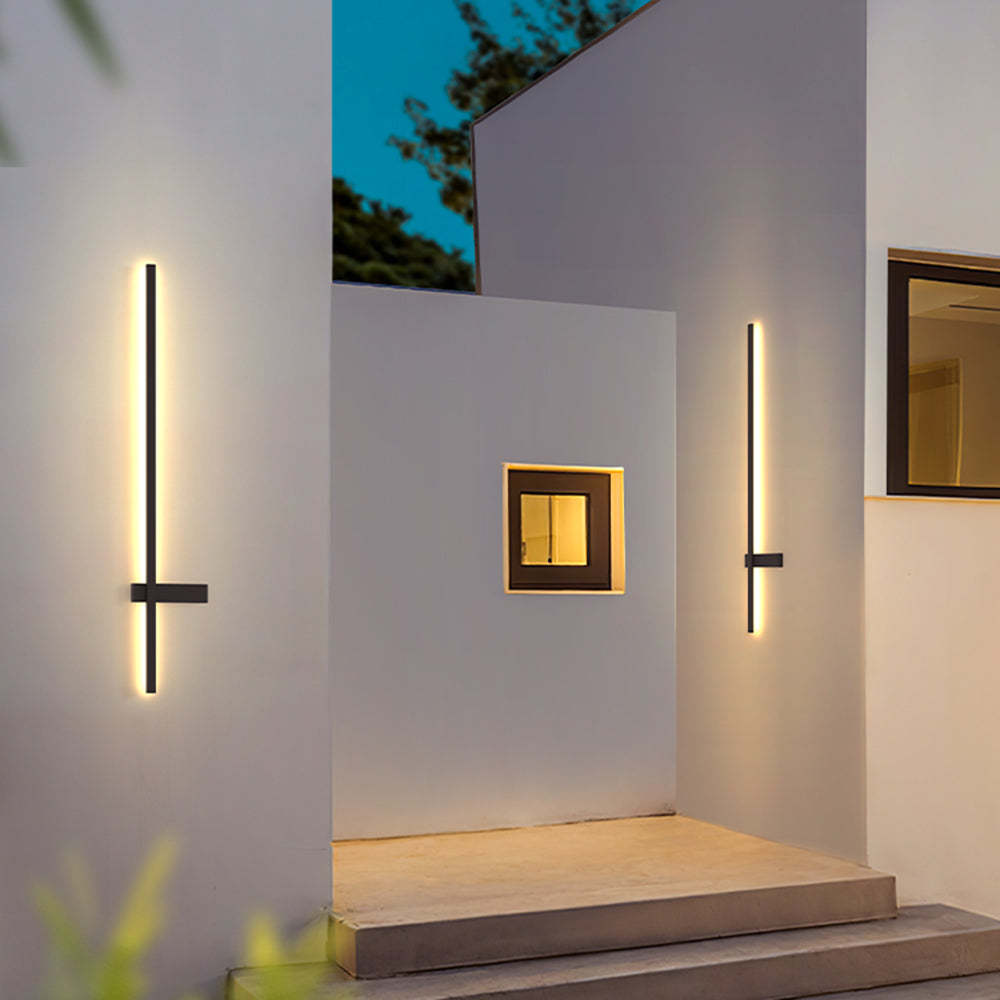 Las Sola Edge minimalist metal outdoor wall lighting.