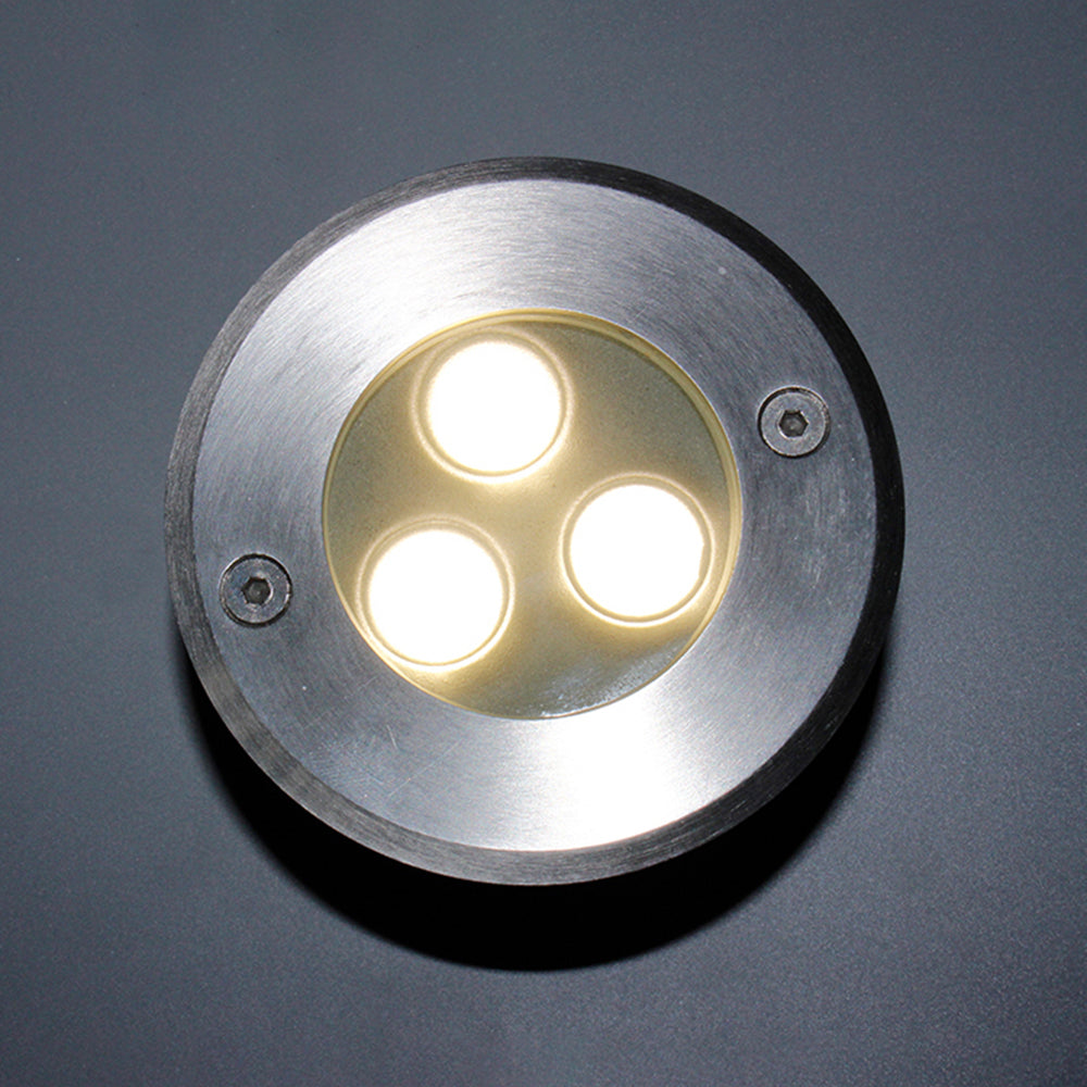 Pena metal step light: Recessed outdoor lighting.