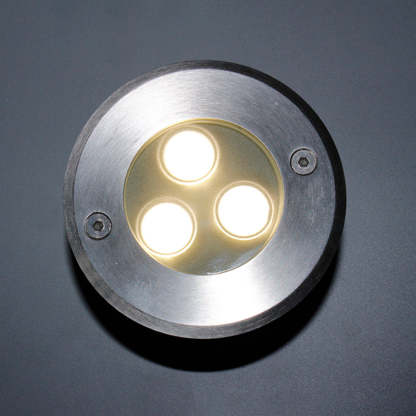 Pena metal step light: Recessed outdoor lighting.