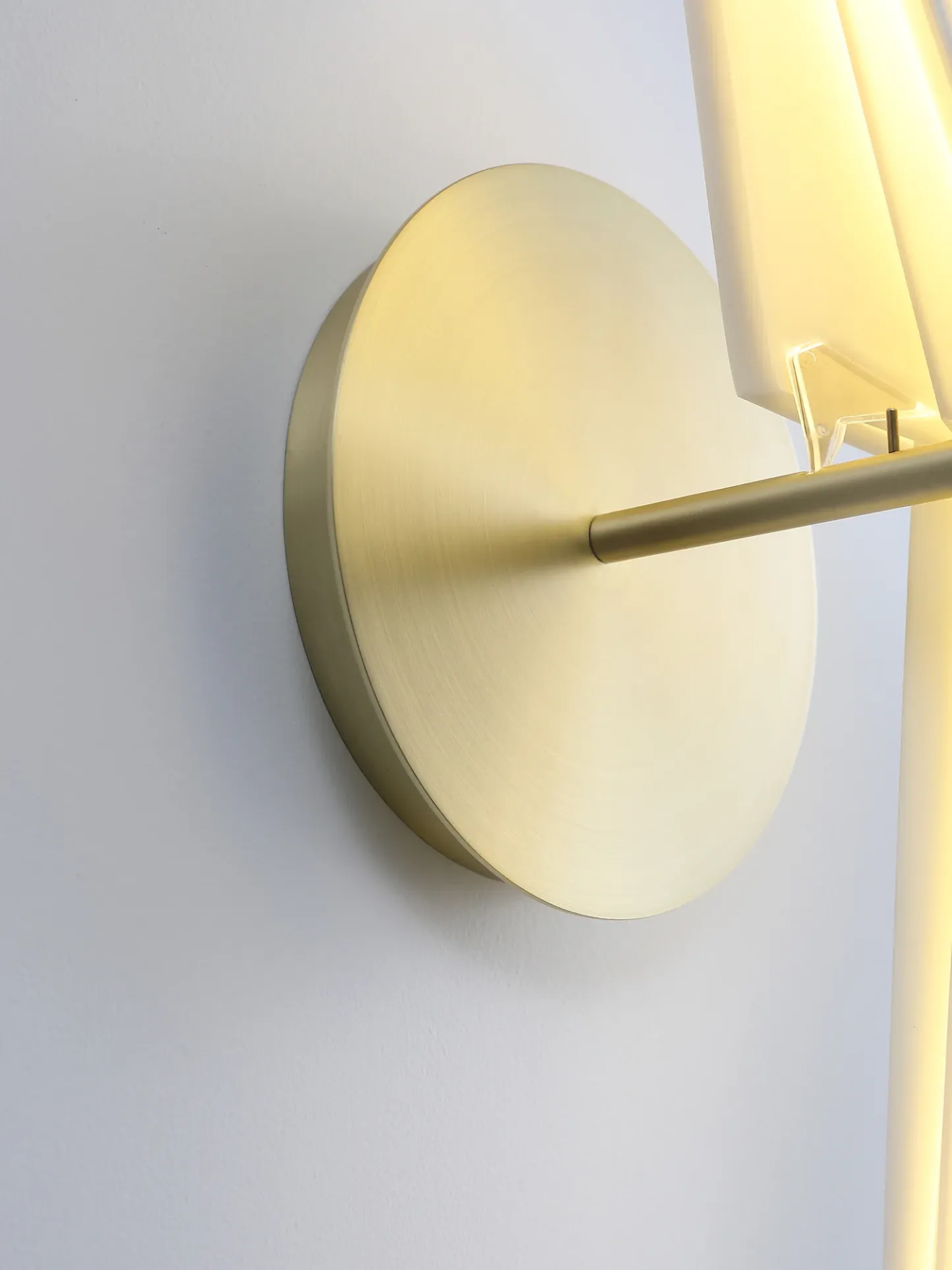 Orr Modern Unusual Bird PC Metal Wall Light Bedroom Study Living Room