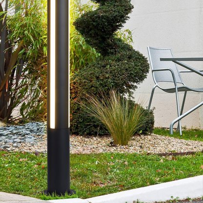 Pena column outdoor light in garden