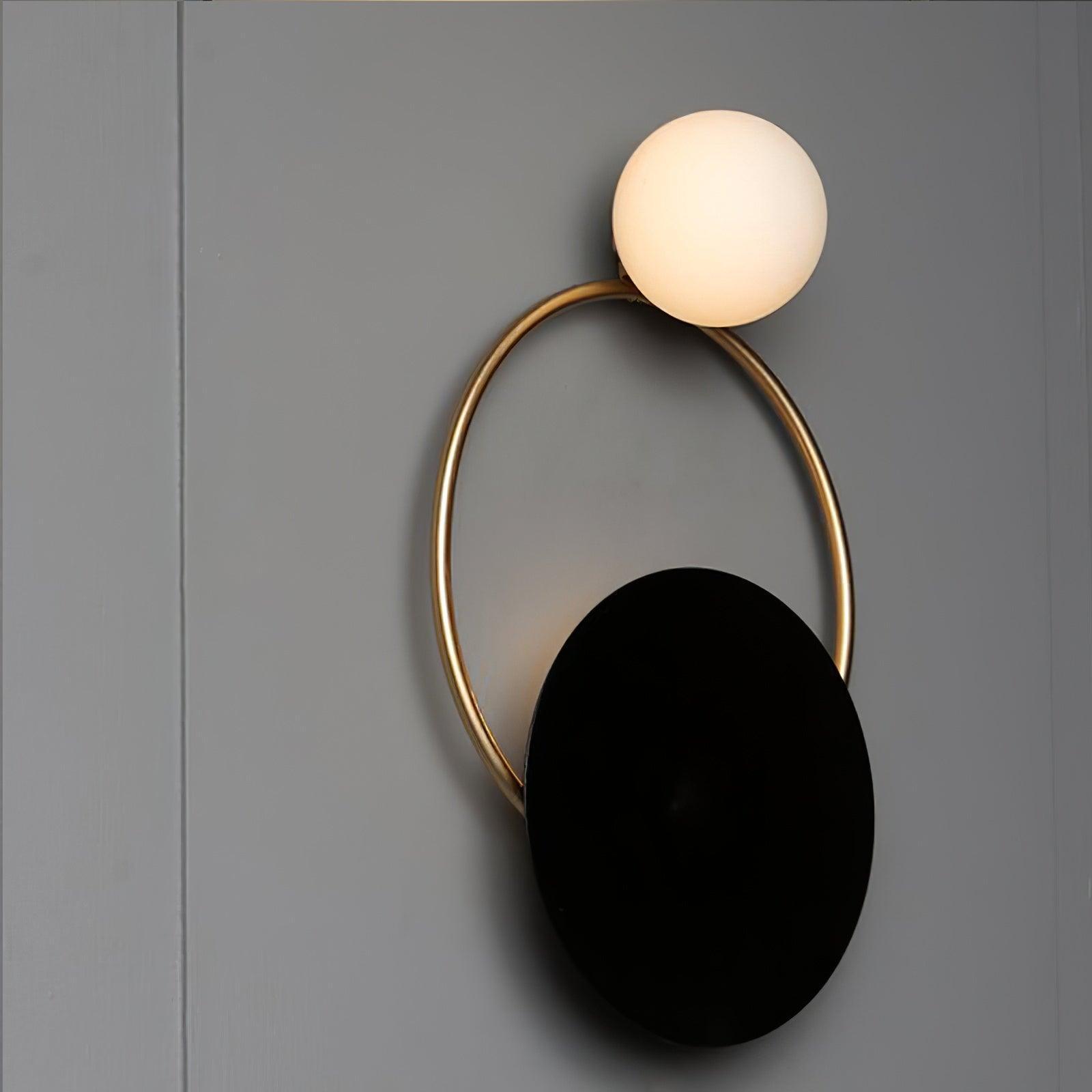 Emyr LED wall lamp: gold ring with black and white discs