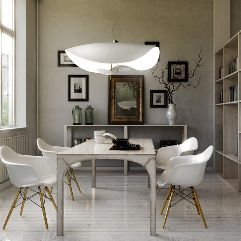 Eveline pendant light above dining table, interior design