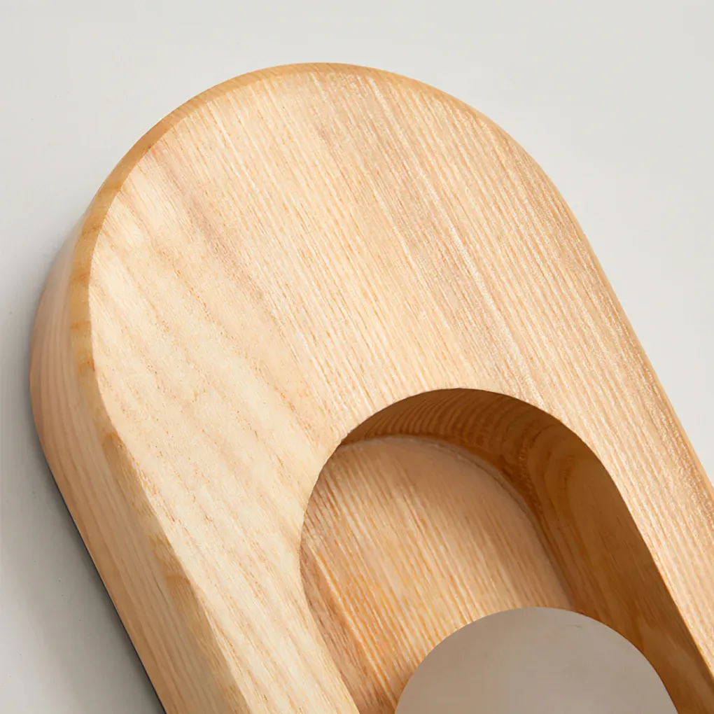 Ozawa Wood Wall Lamp: Close-up of wooden detail