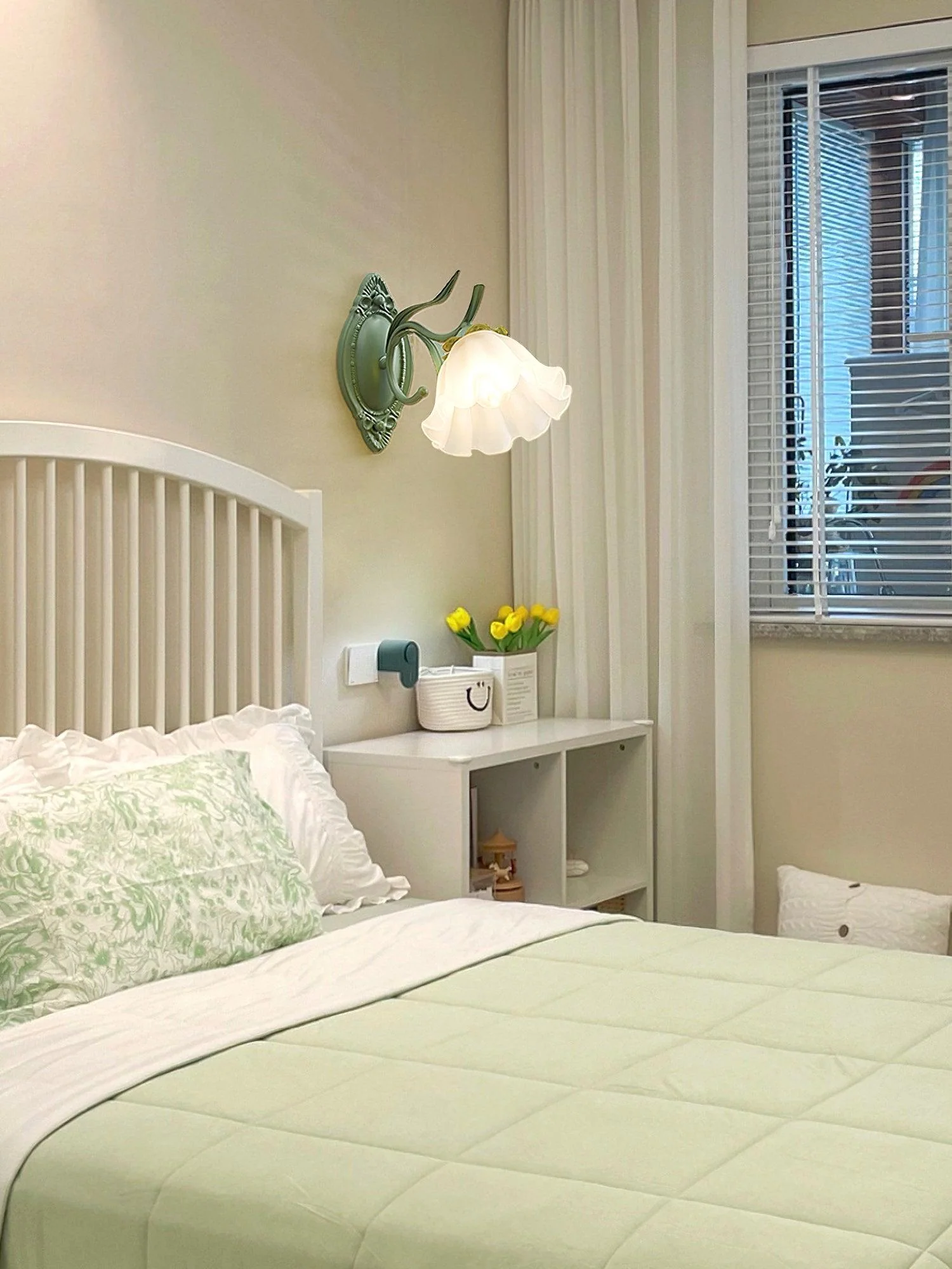 Carins Modern Cottage Flower Metal Wall Light Bedroom Hallway Bathroom