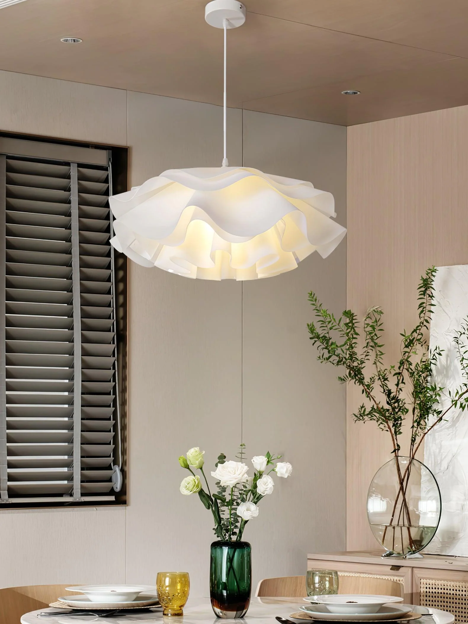 Renée Modern Flower Shaped Pendant Light Bedroom Dining Living Room