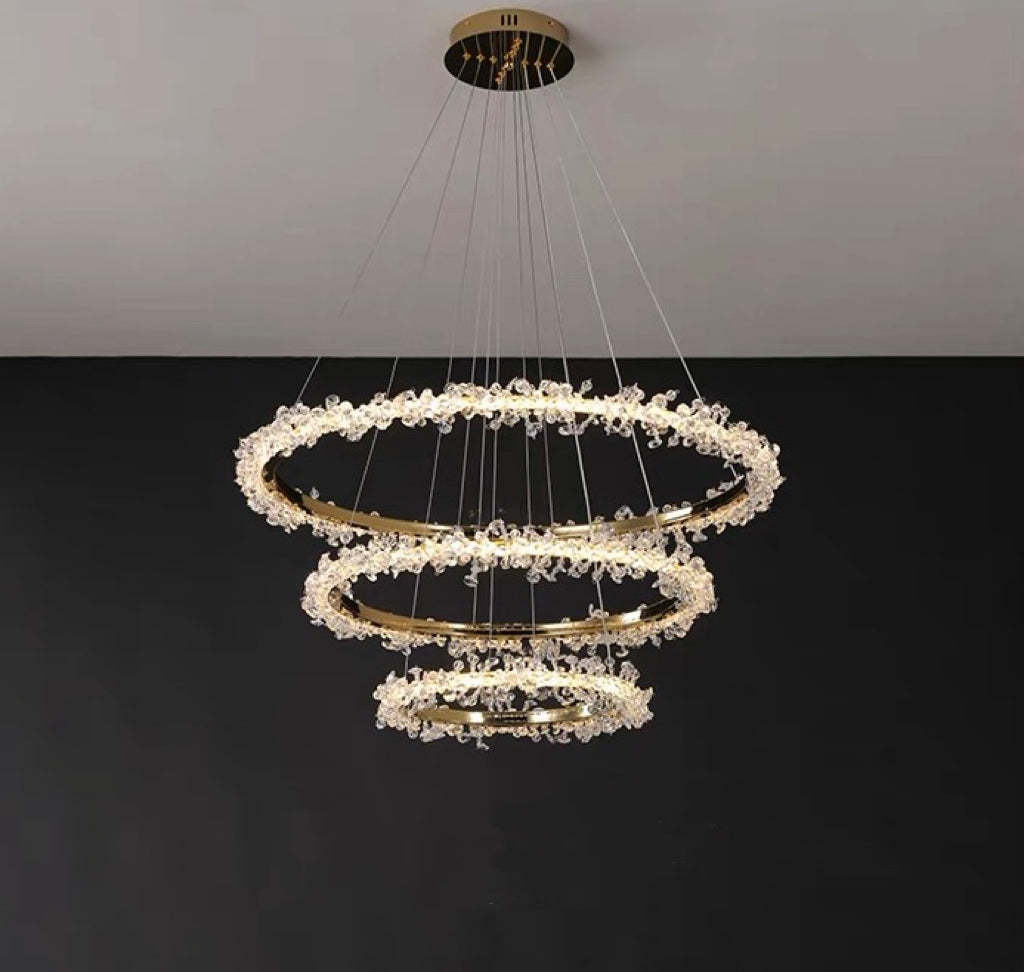 Luxury Kristy pendant light, gold and crystal rings
