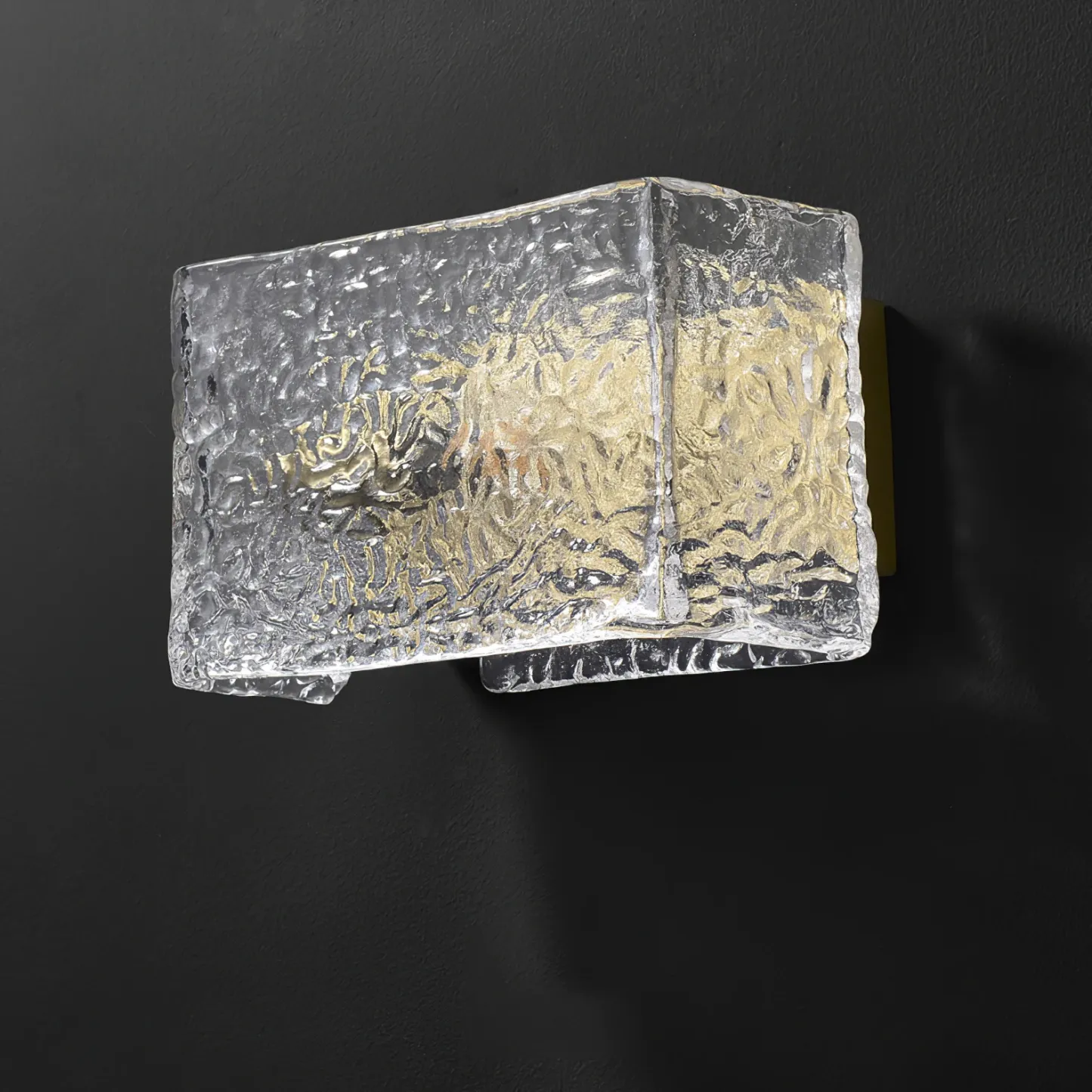 Kristy wall lamp with textured glass and brass