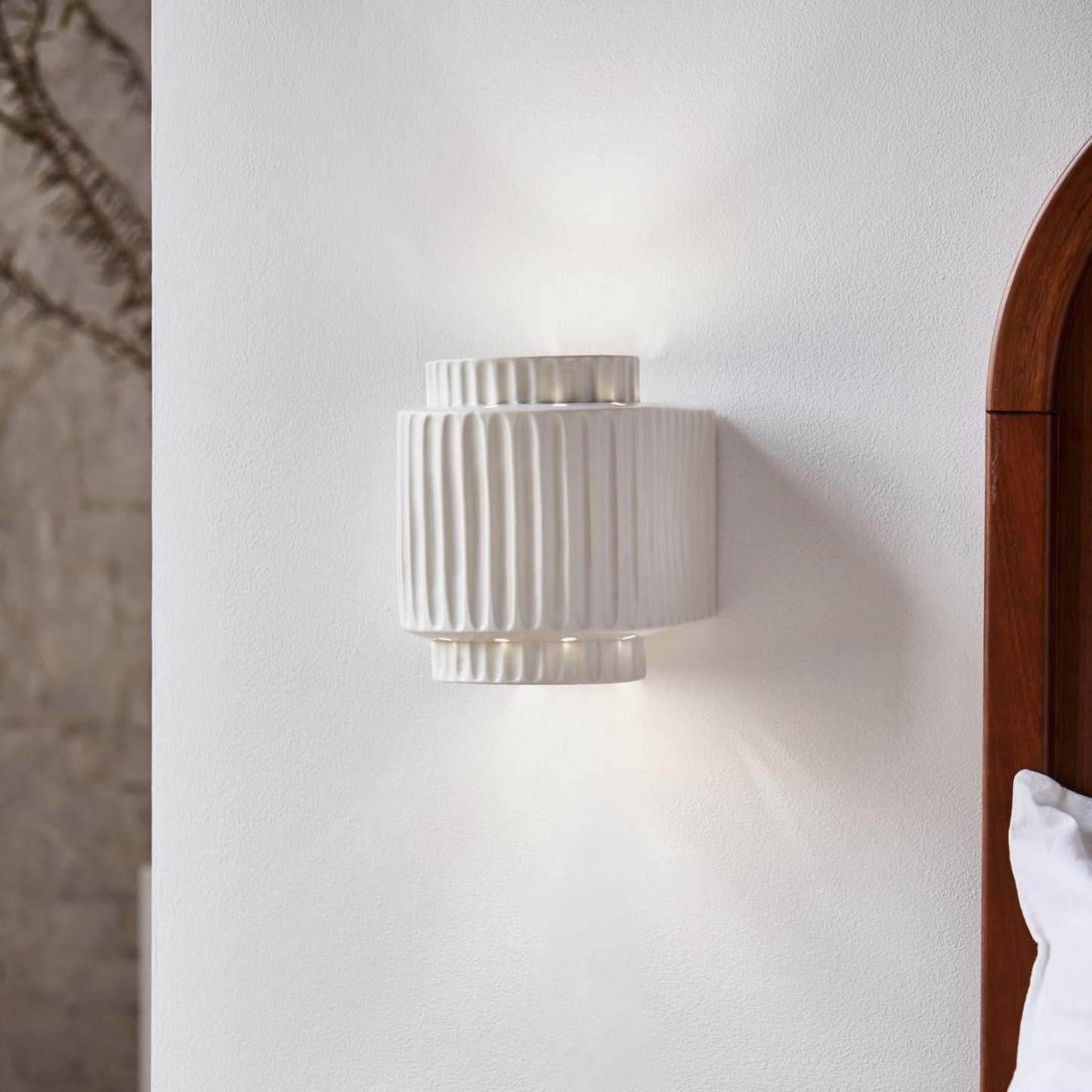 White Cylindrique Resin Wall Lamp, bedroom lighting fixture, vintage style