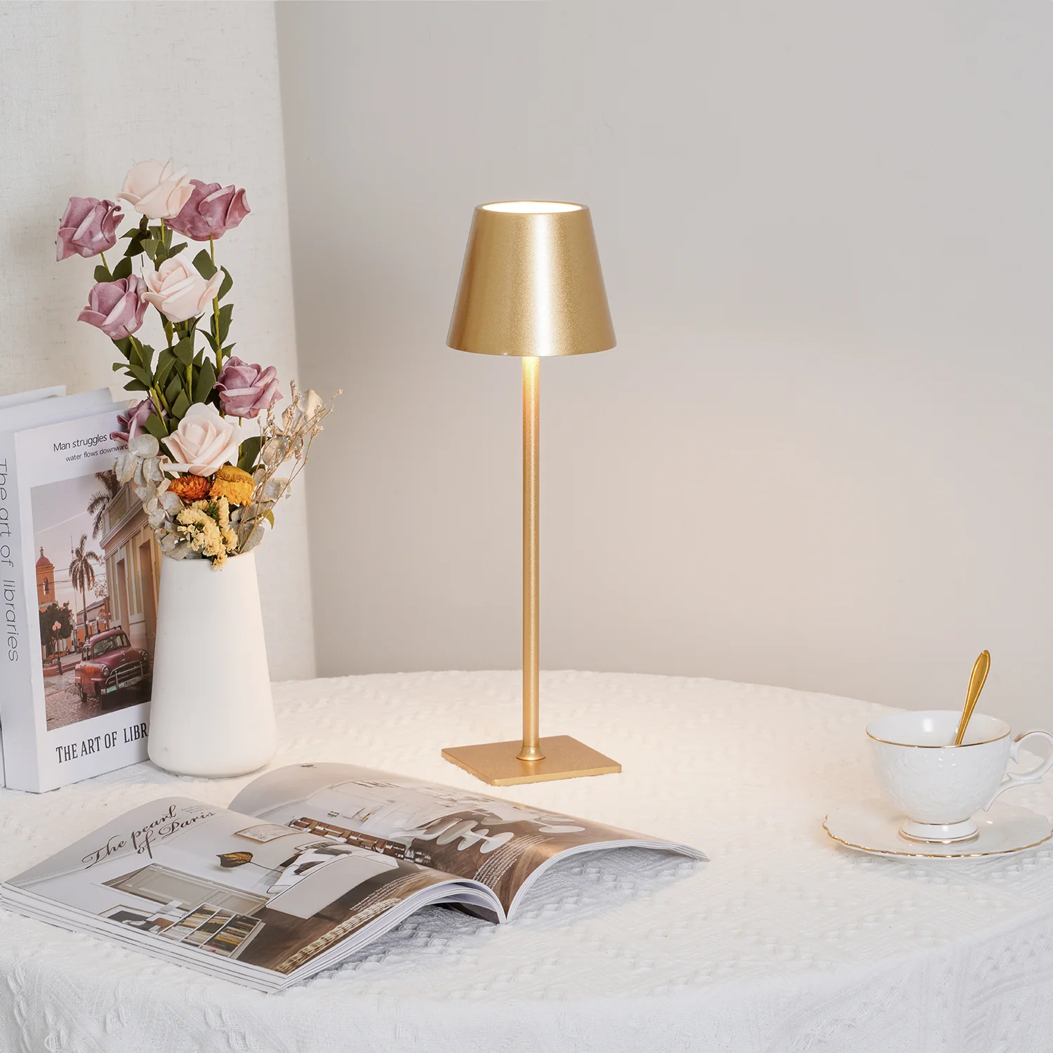 Edge Minimalism Metal Home Table Lamp