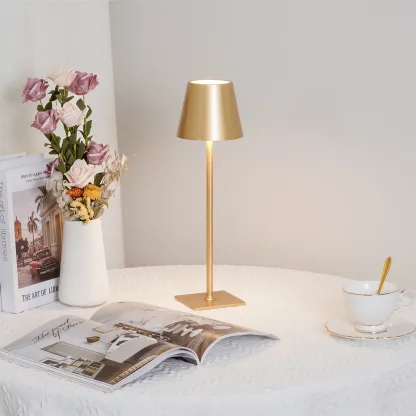 Edge Minimalism Metal Home Table Lamp
