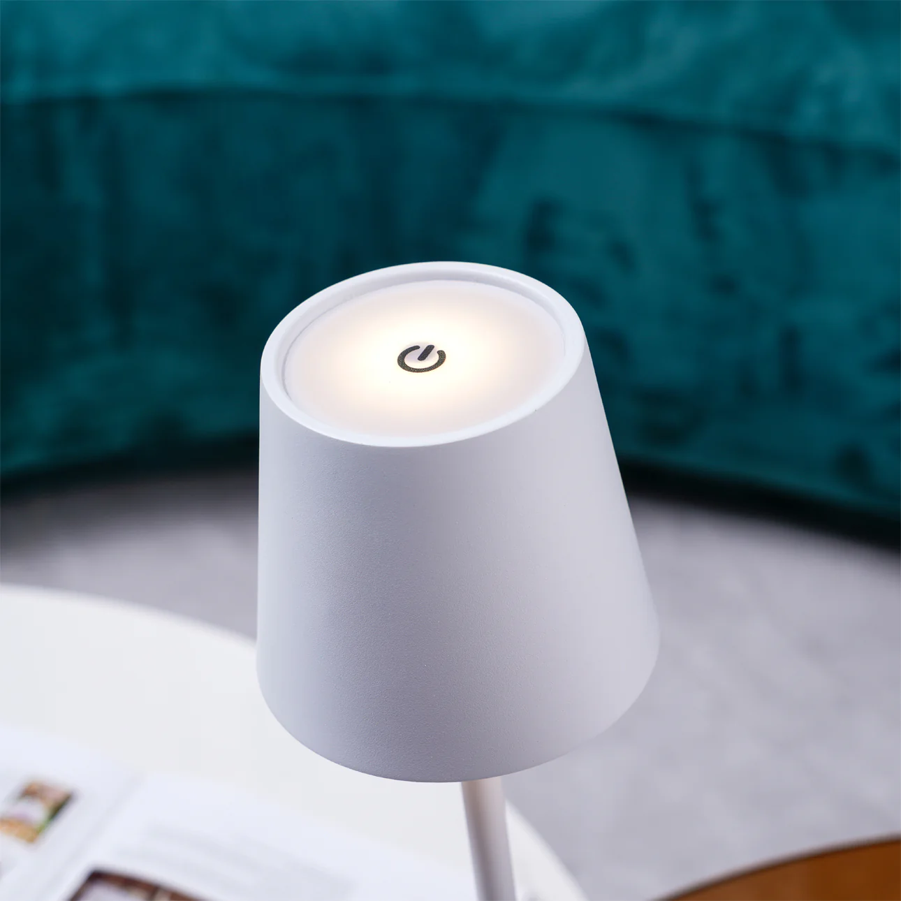 Edge Minimalism Metal Home Table Lamp