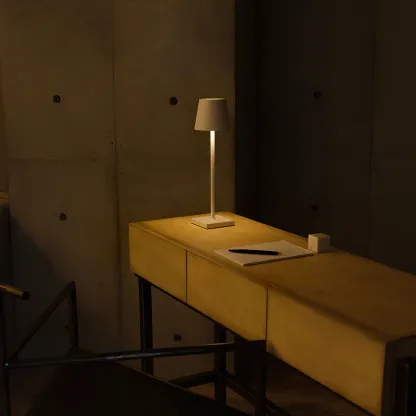 Edge Minimalism Metal Home Table Lamp