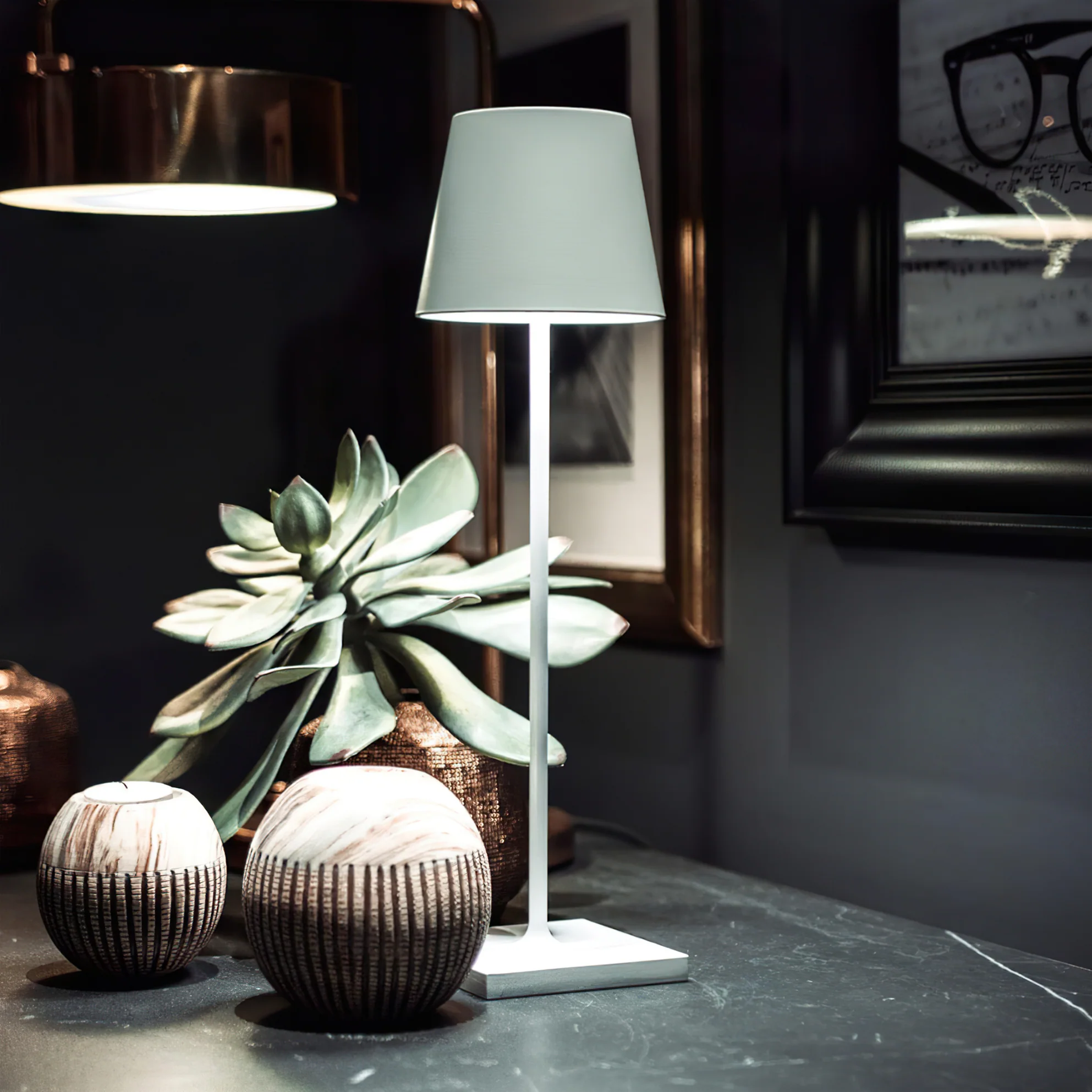Edge Minimalism Metal Home Table Lamp