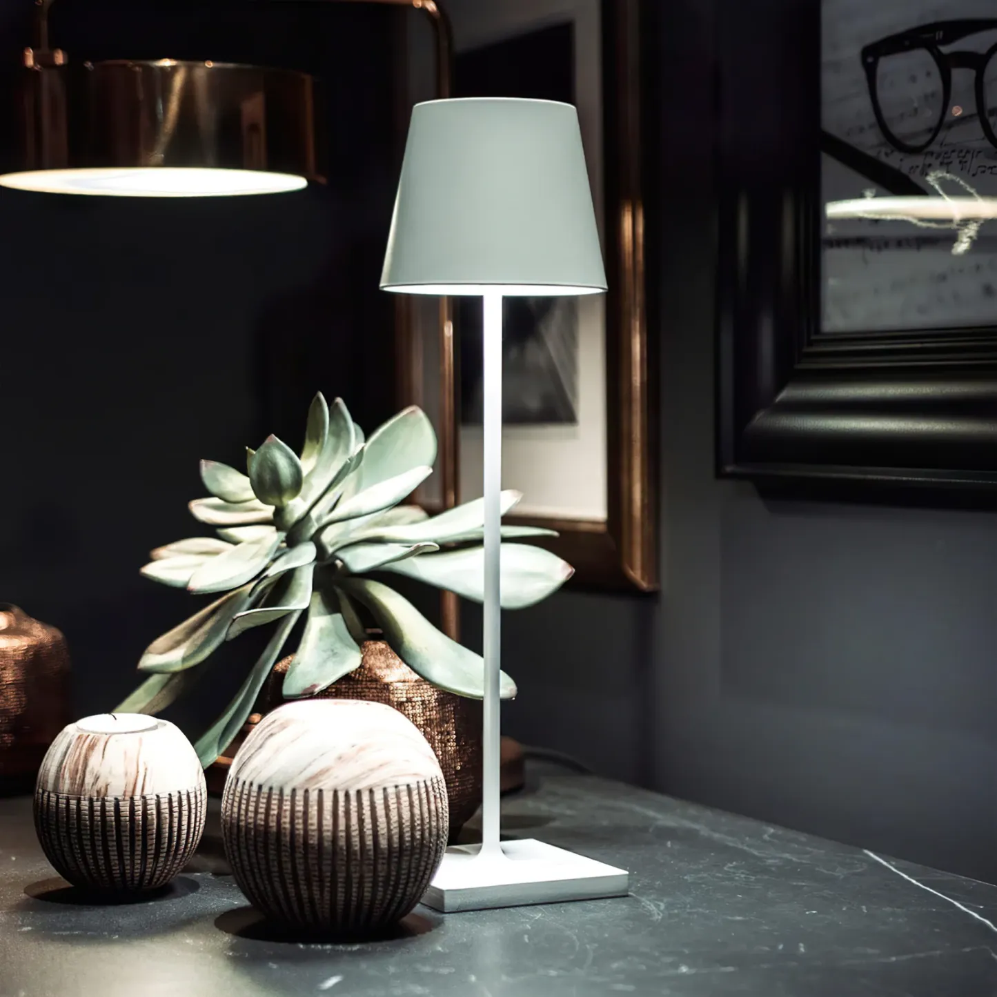 Edge Minimalism Metal Home Table Lamp