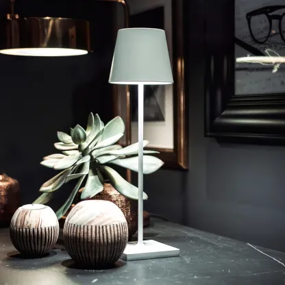 Edge Minimalism Metal Home Table Lamp
