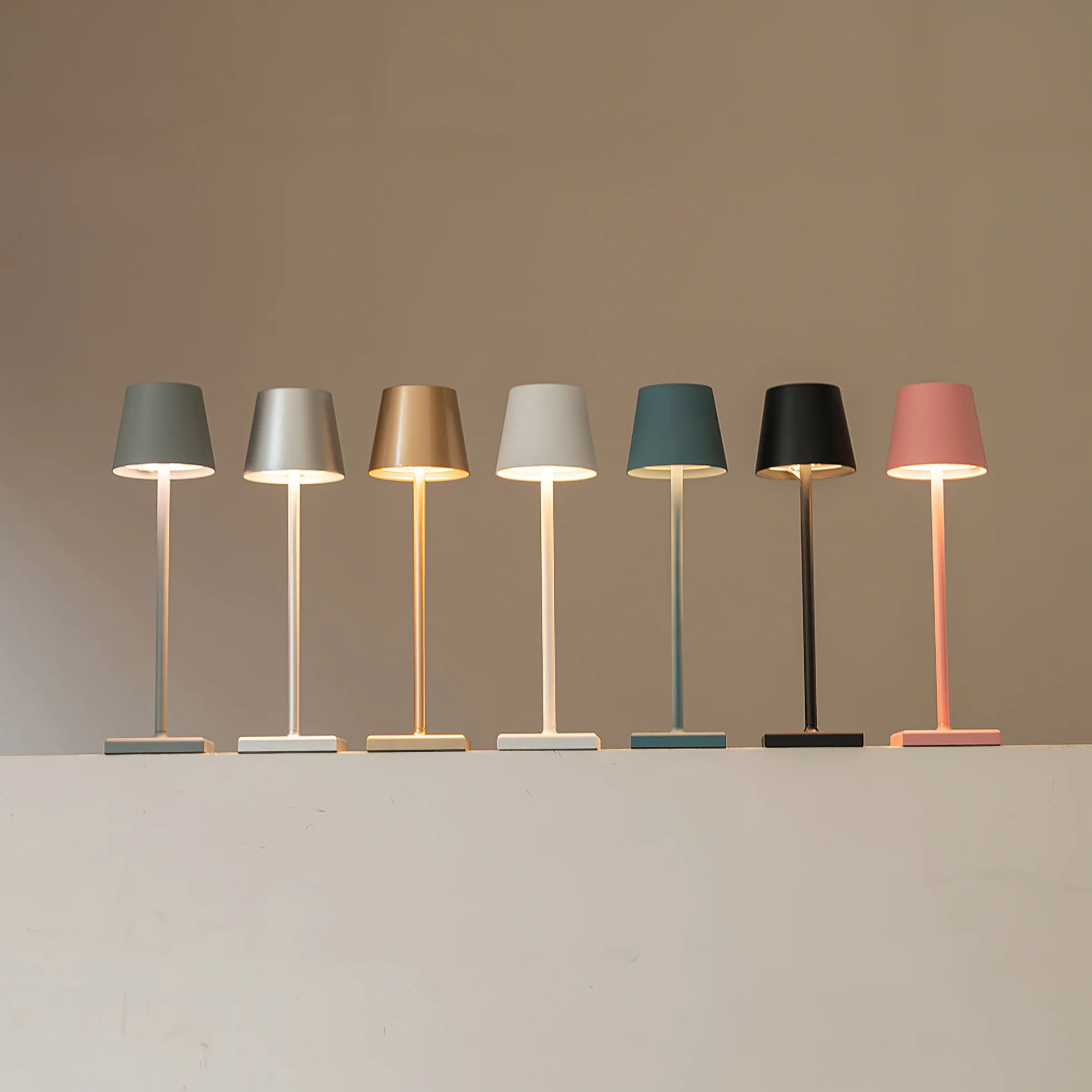 Edge Minimalism Metal Home Table Lamp