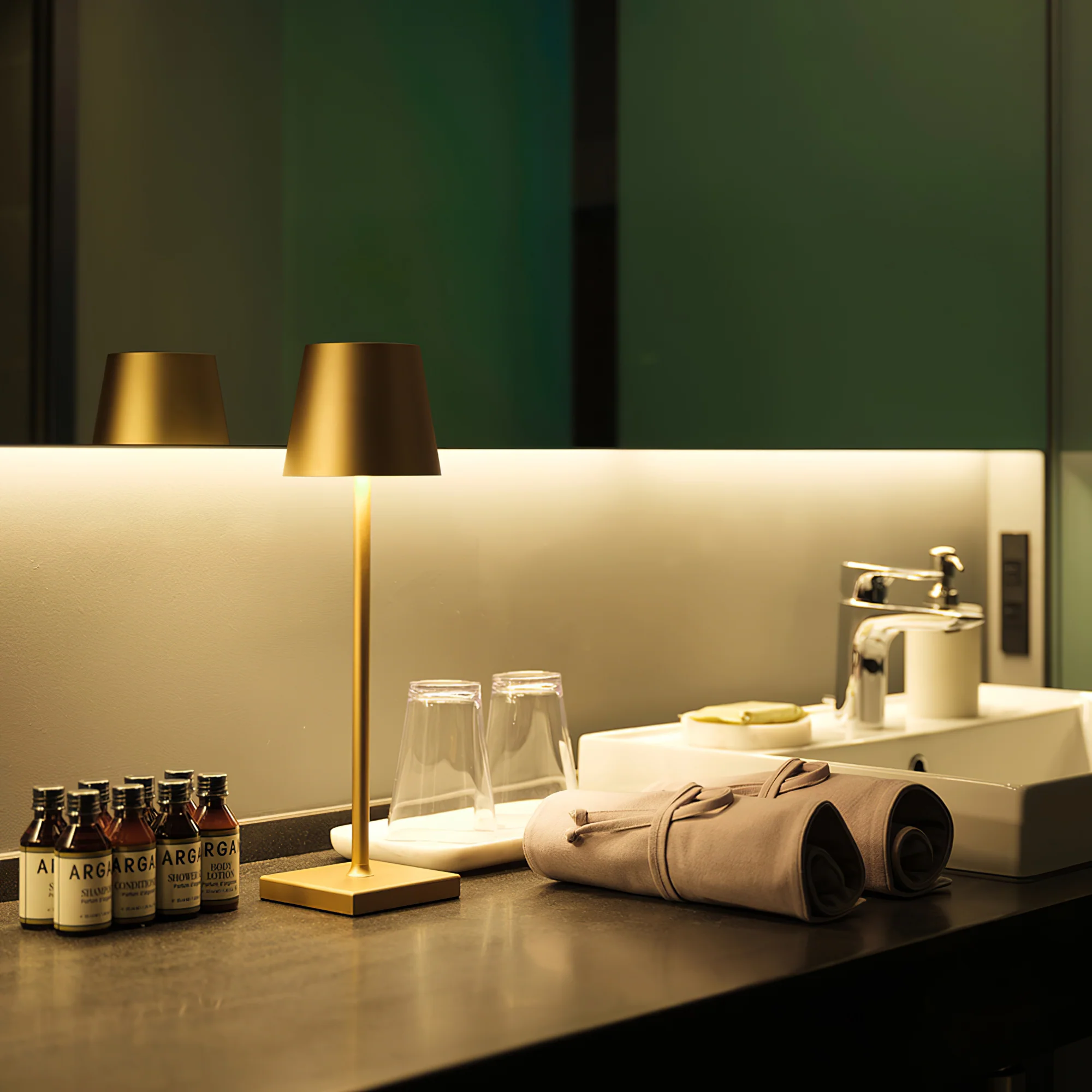 Edge Minimalism Metal Home Table Lamp