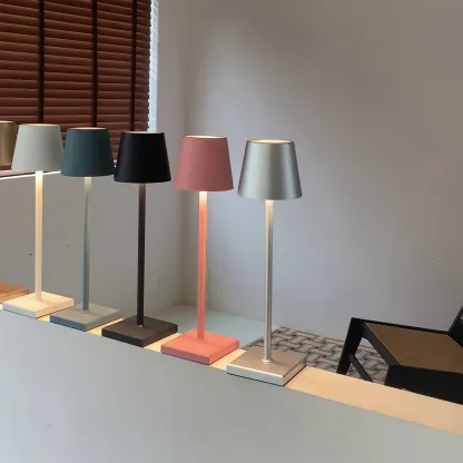 Edge Minimalism Metal Home Table Lamp