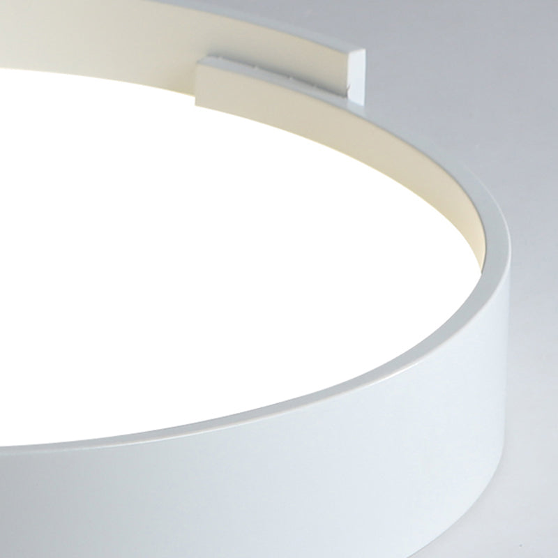 Quinn Modern Round Flush Mount Ceiling Light - Close-up detail