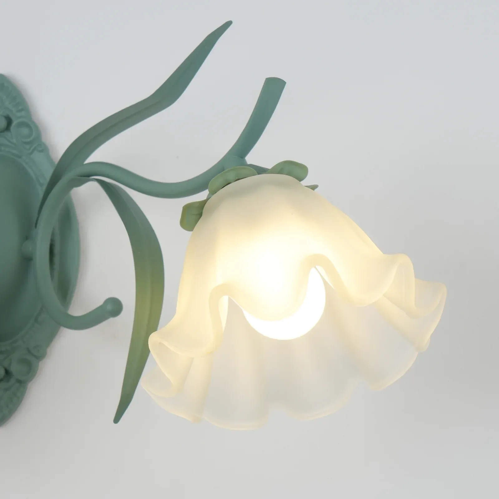 Carins Modern Cottage Flower Metal Wall Light Bedroom Hallway Bathroom