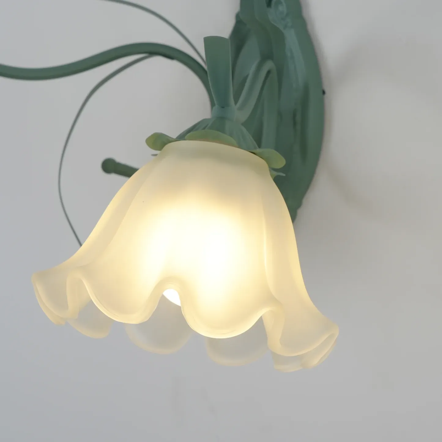 Carins Modern Cottage Flower Metal Wall Light Bedroom Hallway Bathroom