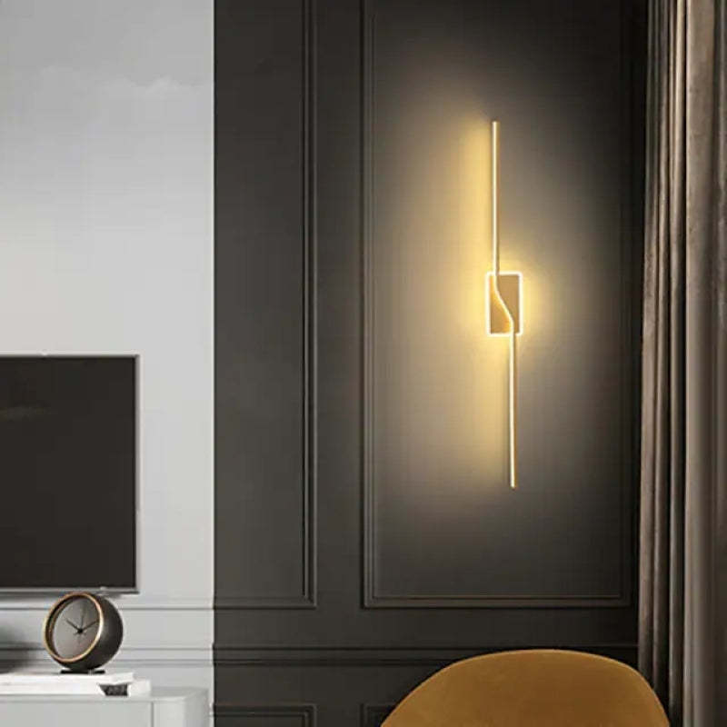 Modern minimalist wall lamp, linear design, gold finish, warm light