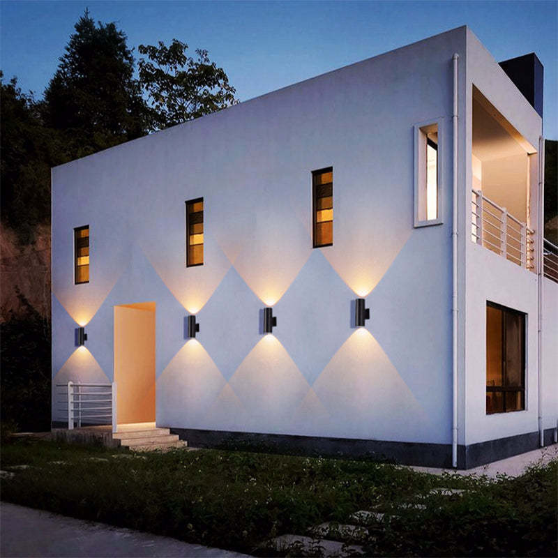 Exterior of a modern house illuminated by Orr outdoor wall lamps