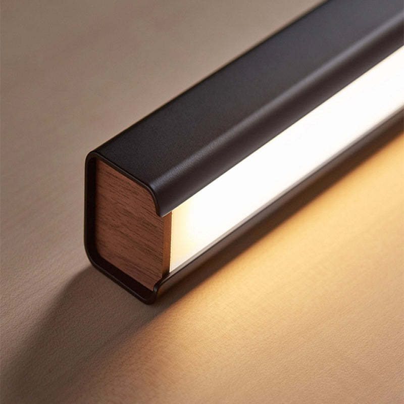 Las Sola Edge Pendant Light: close-up of minimalist design.
