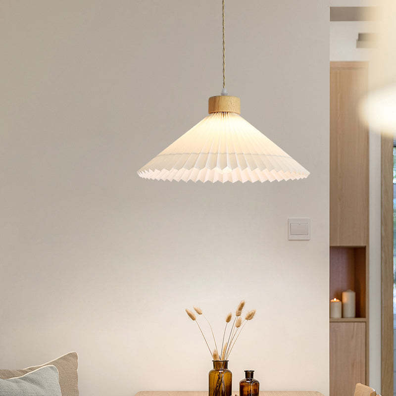 Ozawa pendant light above table, Las Sola